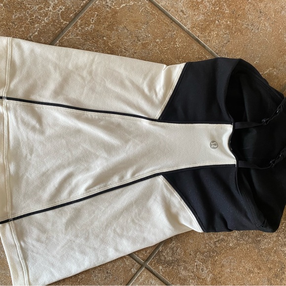 Lululemon - Picture 3 of 3